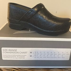 Dansko XP Kane clogs